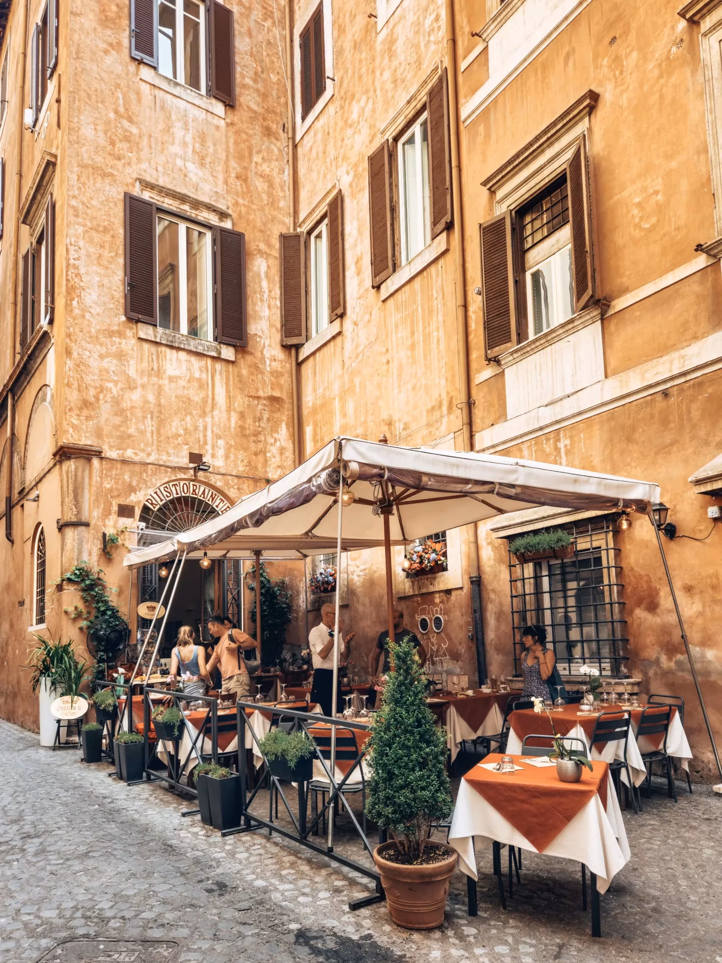 Ist es in Rom üblich, in Restaurants Trinkgeld zu geben?