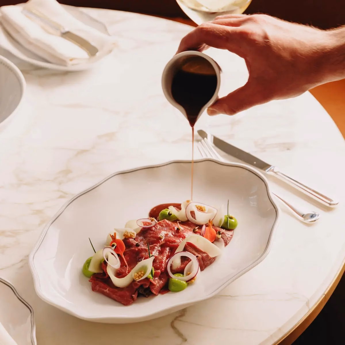 Wem gehört das Rosewood Hotel?