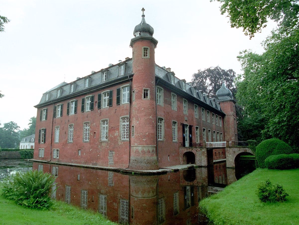 Wie viele Zimmer hat Schloss Gymnich?