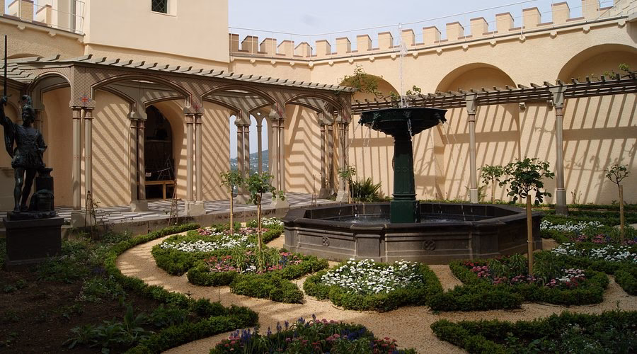 Ist Schloss Stolzenfels bewohnt?