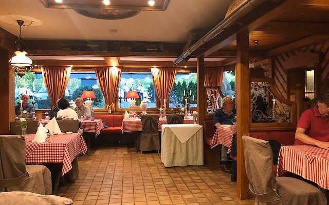 Wie viel kostet eine Stelze im Schweizerhaus?