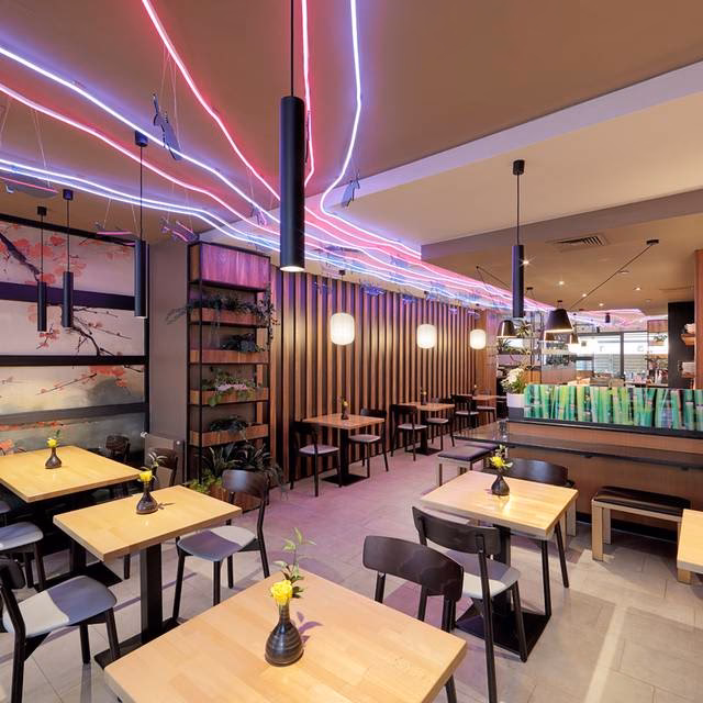 Wo kann man in der Nähe von Starlight Express essen gehen?