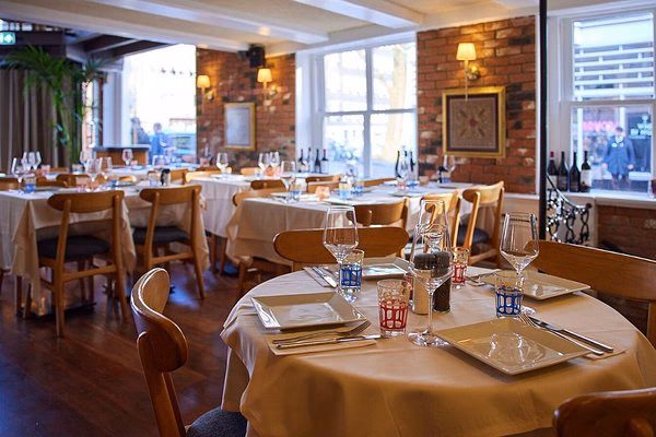 Welches Restaurant in Amsterdam ist komplett rosa?