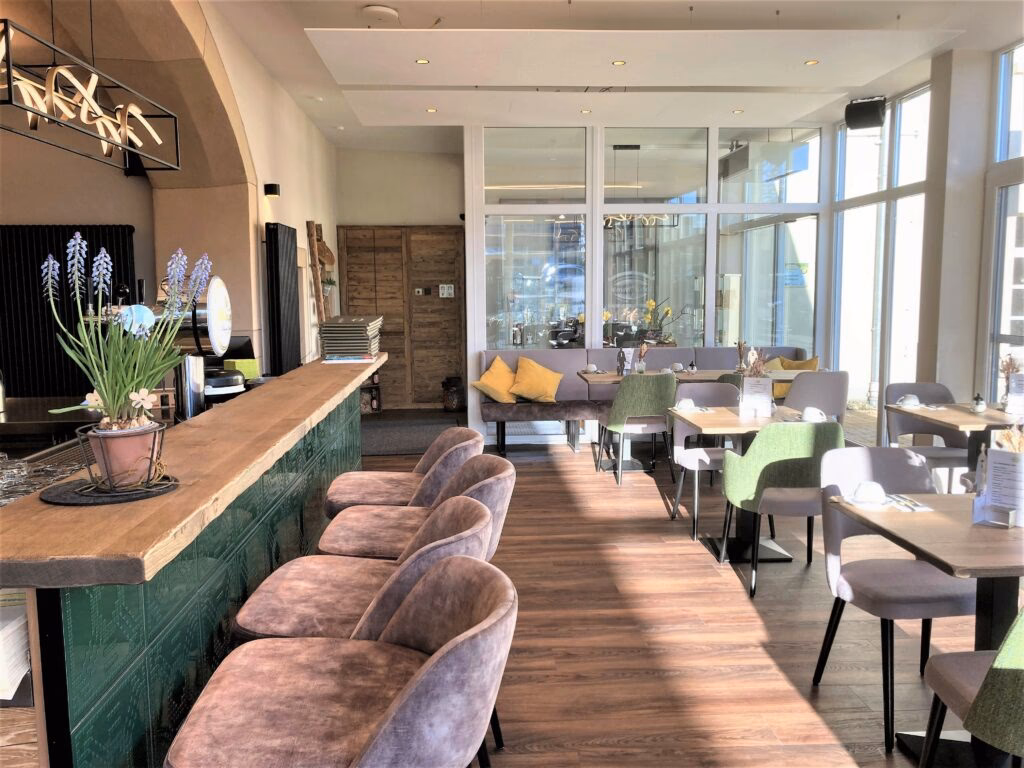 Wie viel Geld gibt man im Restaurant?